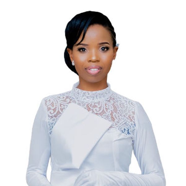 Esther Fifi wa Radio TV 10 yibukije abanyarwanda gucana urumuri rw’urukundo