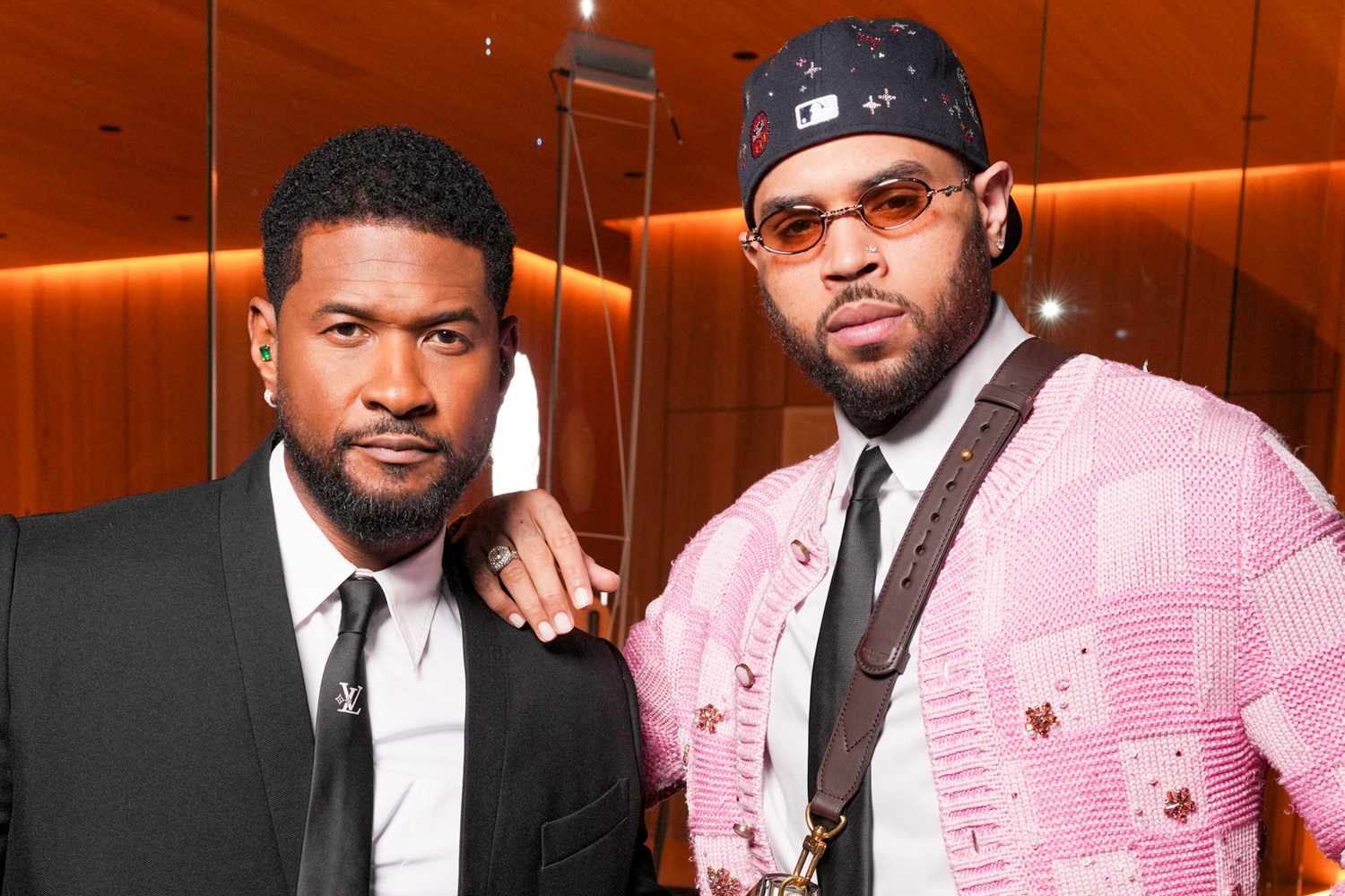 Abahanzi Usher na Chris Brown bagiye gukorana ibitaramo