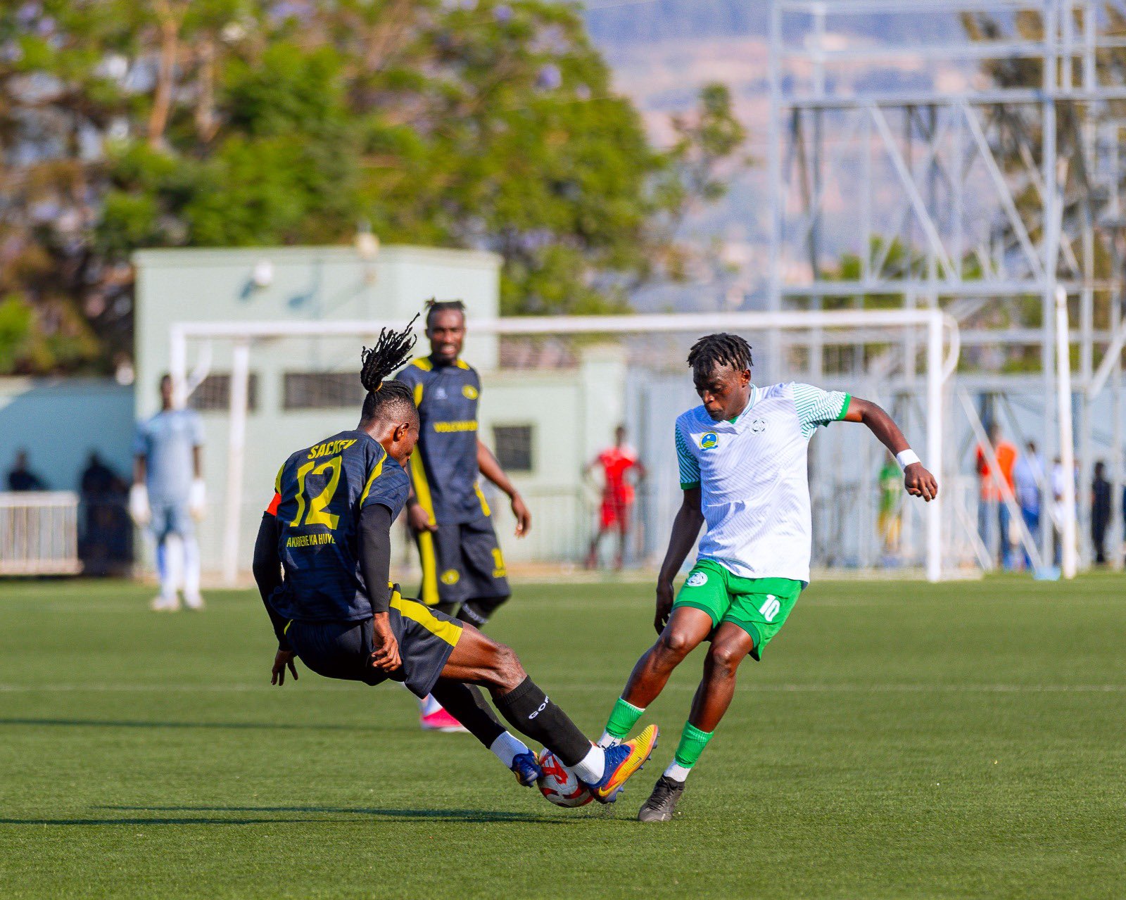 Kapiteni wa Mukura VS ubwo yakorerega Keddy ikosa ryavuyemo ikarita y'umutuku 