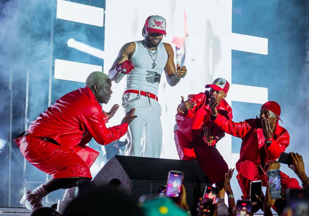 MU MAFOTO : Diamond Platnumz yatanze ibyishimo bisendereye mu gitaramo cyitabiriwe cyane n'urubyiruko