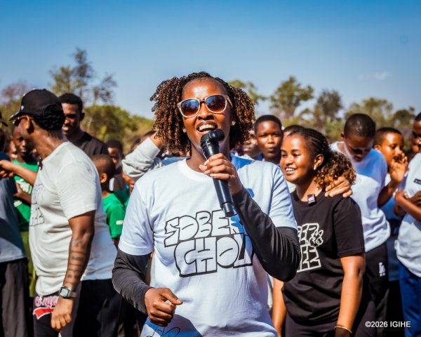 Nelly Mukazayire Minisitiri wa Siporo yeretse urubyiruko ko igihugu kirukeneye ari ruzima