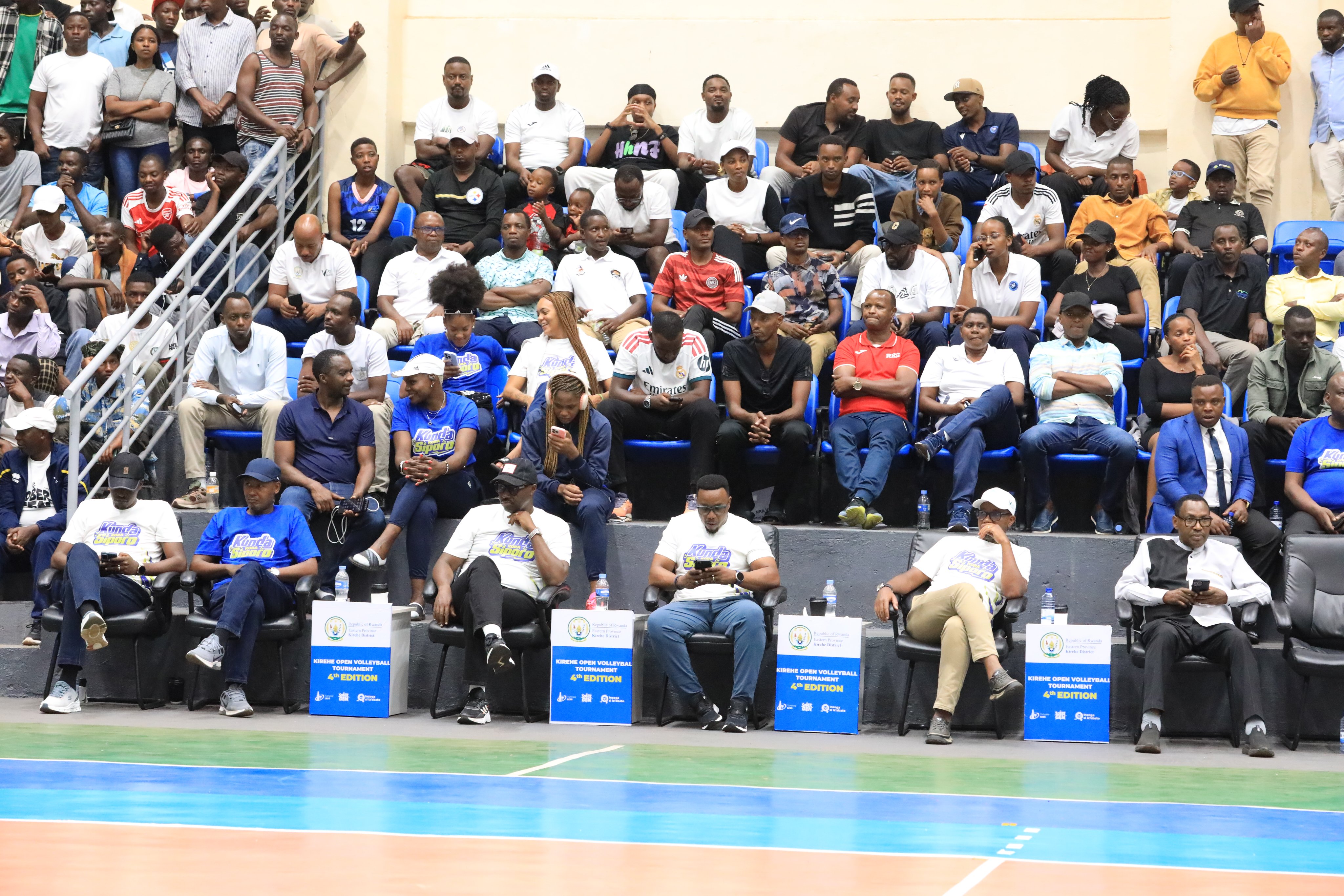 Abayobozi batandukanye bari bitabiriye isozwa rya KIREHE Open Volleyball Tournament 2026