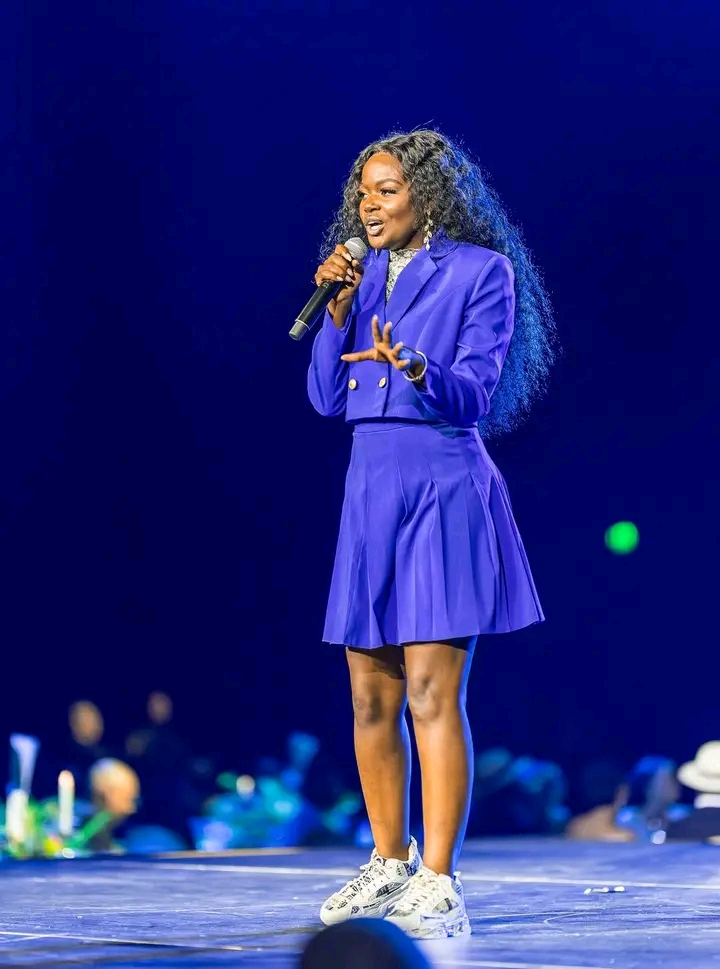 Umubyinnyi mpuzamahanga Sherrie silver yihenuye ku bamwandikira mu rurimi rw'Ikinyarwanda