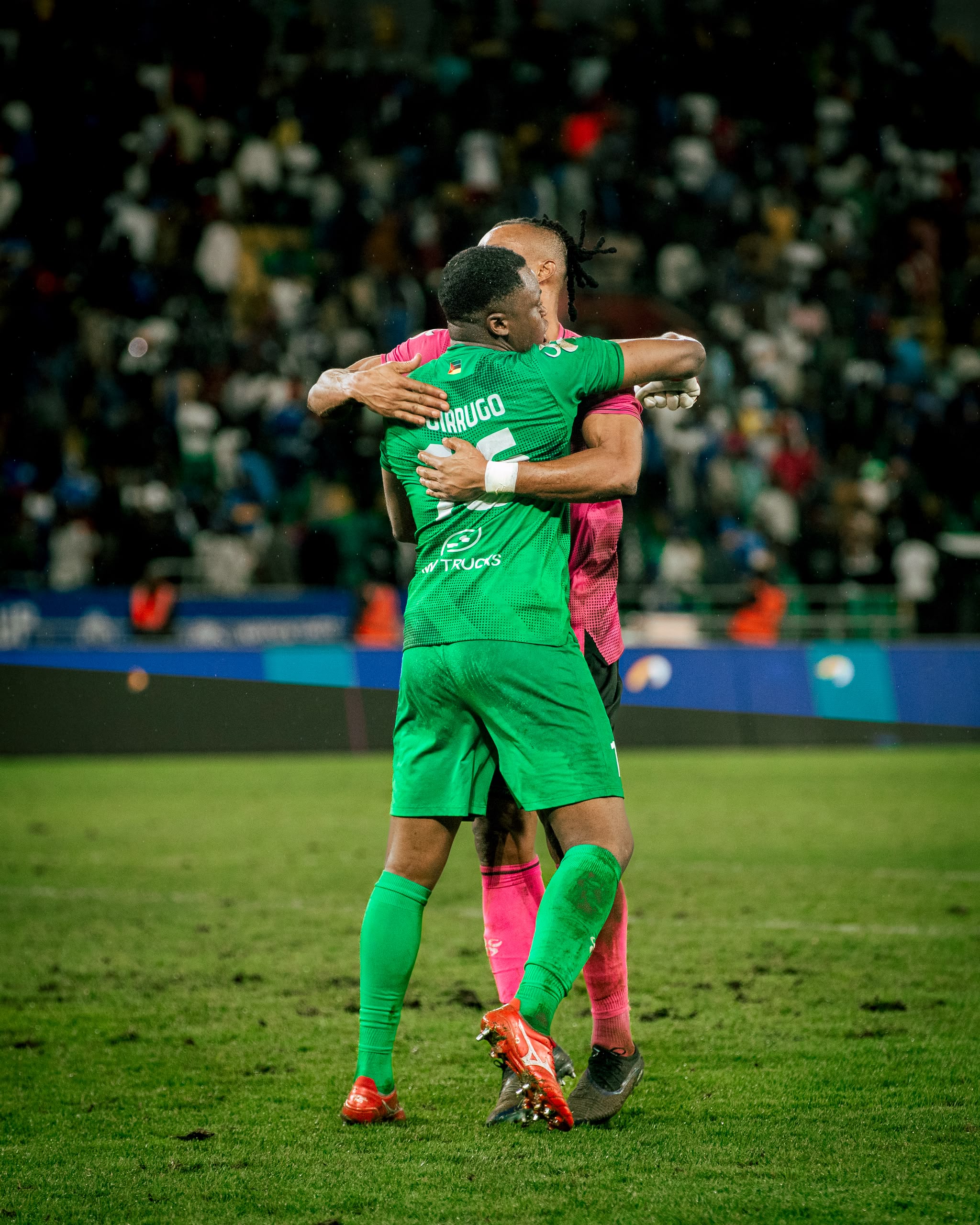 Abakinnyi ba Black Bulls FC bishimira igitego cya Kabiri 