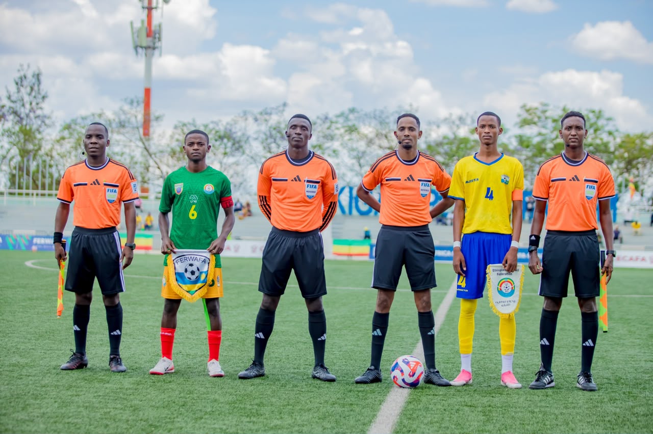 Abakapiteni ba makipe yombi n'abayobozi n'umukino 