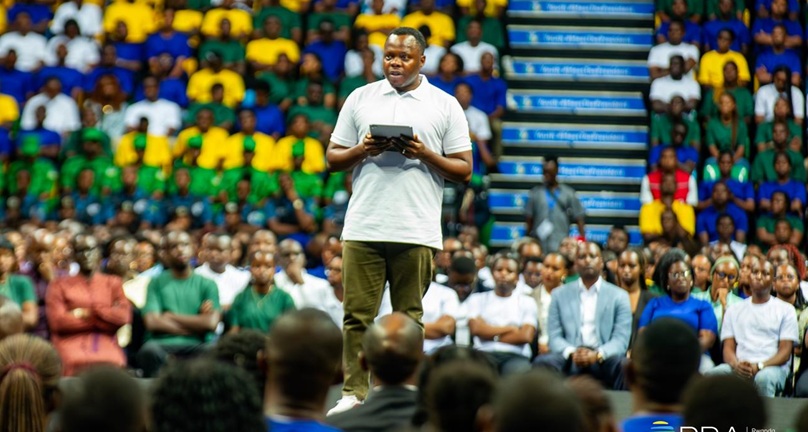 Minisitiri Utumatwishima yavuze isomo ryasizwe n’impaka ku myambarire y’abakobwa