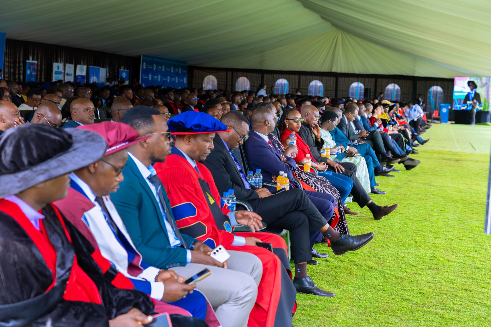 Minisitiri w’Uburezi Joseph NSENGIMANA Yasabye Abasoje Kaminuza Guhanga Amahirwe no Gukoresha Ubumenyi Bafite mu Iterambere ry’Igihugu.