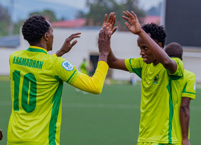 Abakinnyi ba Marine FC bishimira igitego 